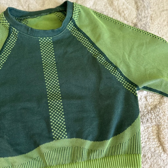 Fabletics green exercise top - Picture 6 of 6